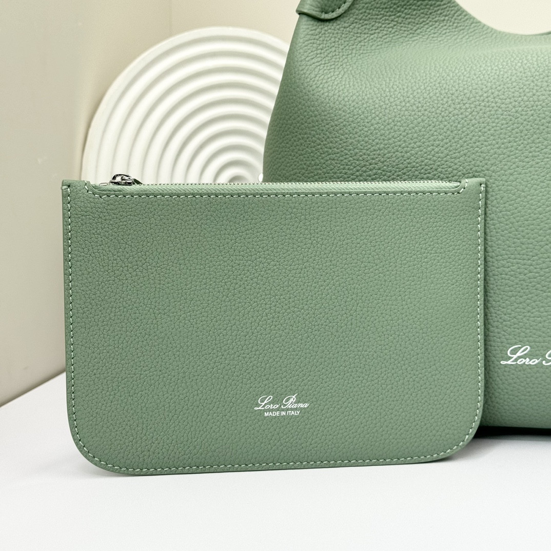 L0r0 P1ana Large Bale Bag Grained Calfskin 24 x 20 x 27 cm