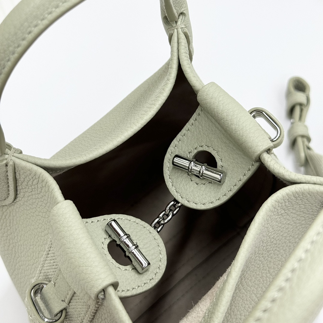 L0r0 P1ana Micro Bale bag Grained Calfskin 23 x 16 x 14 cm