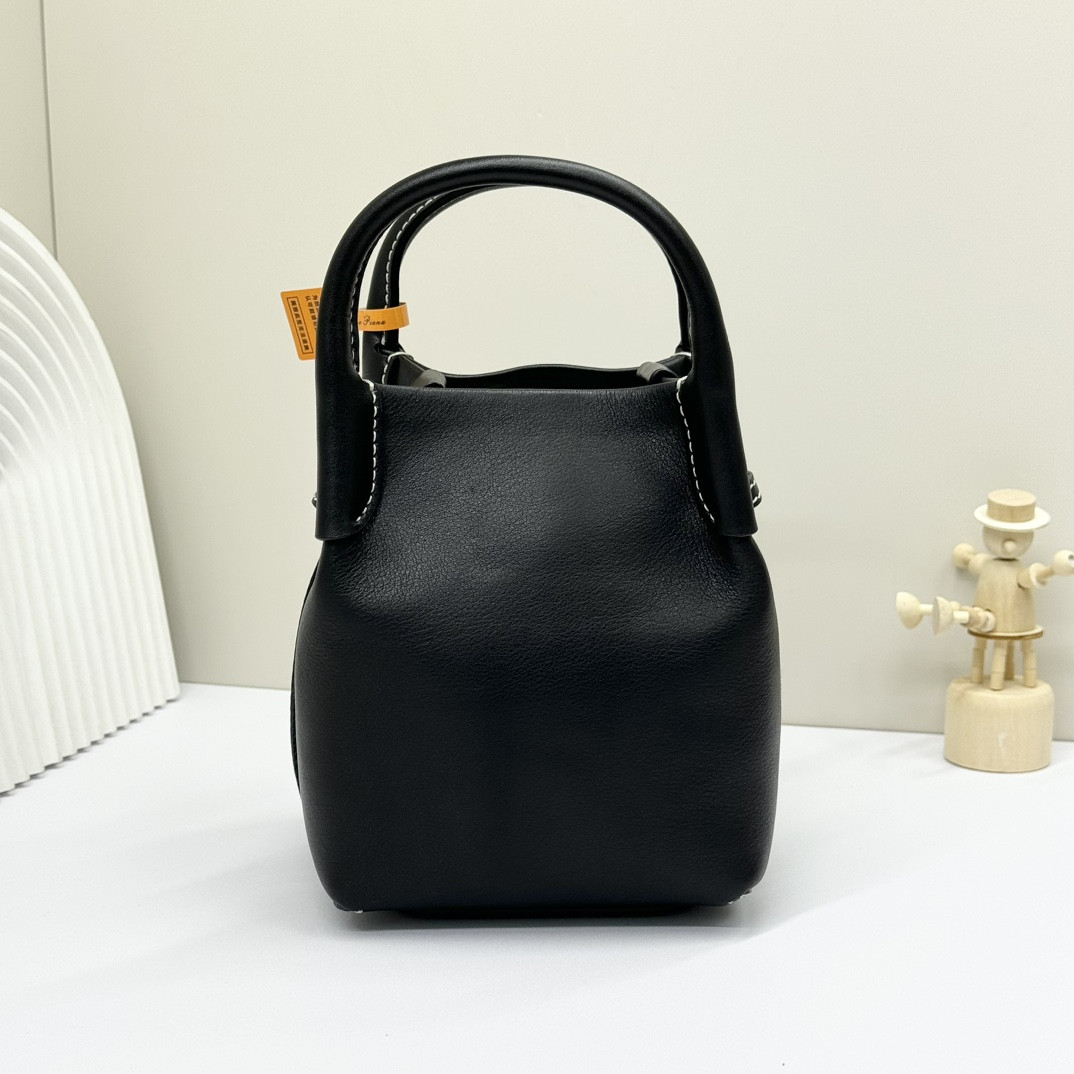 L0r0 P1ana Micro Bale bag Smooth Calfskin 23 x 16 x 14 cm