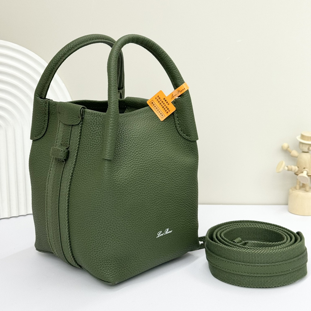 L0r0 P1ana Micro Bale bag Grained Calfskin 23 x 16 x 14 cm