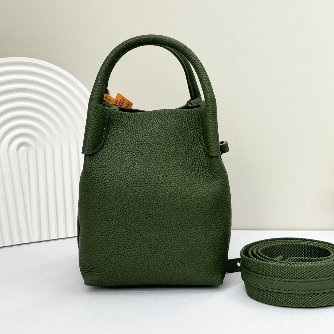 L0r0 P1ana Micro Bale bag Grained Calfskin 23 x 16 x 14 cm