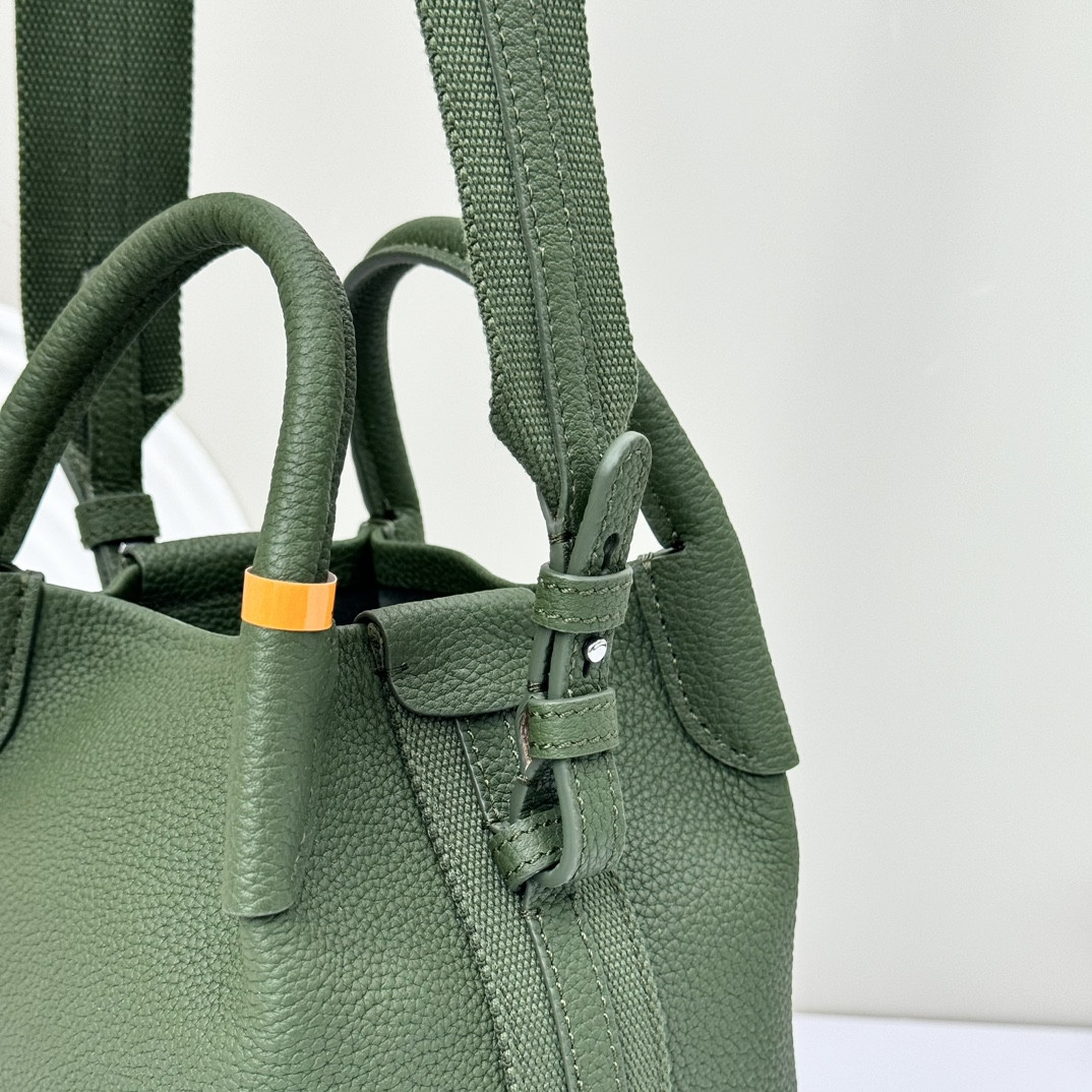 L0r0 P1ana Micro Bale bag Grained Calfskin 23 x 16 x 14 cm