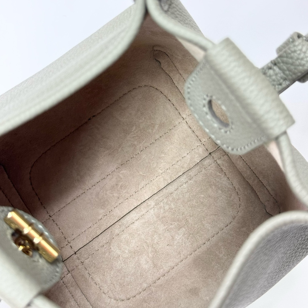 L0r0 P1ana Micro Bale bag Grained Calfskin 23 x 16 x 14 cm