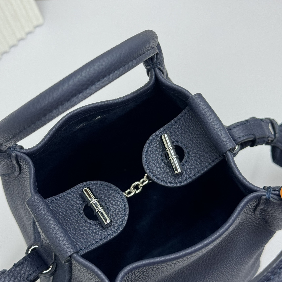 L0r0 P1ana Micro Bale bag Grained Calfskin 16x13x13cm