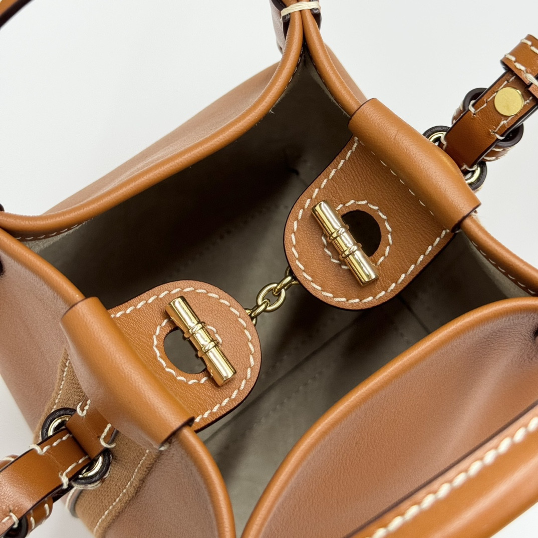 L0r0 P1ana Micro Bale bag Smooth Calfskin 23 x 16 x 14 cm