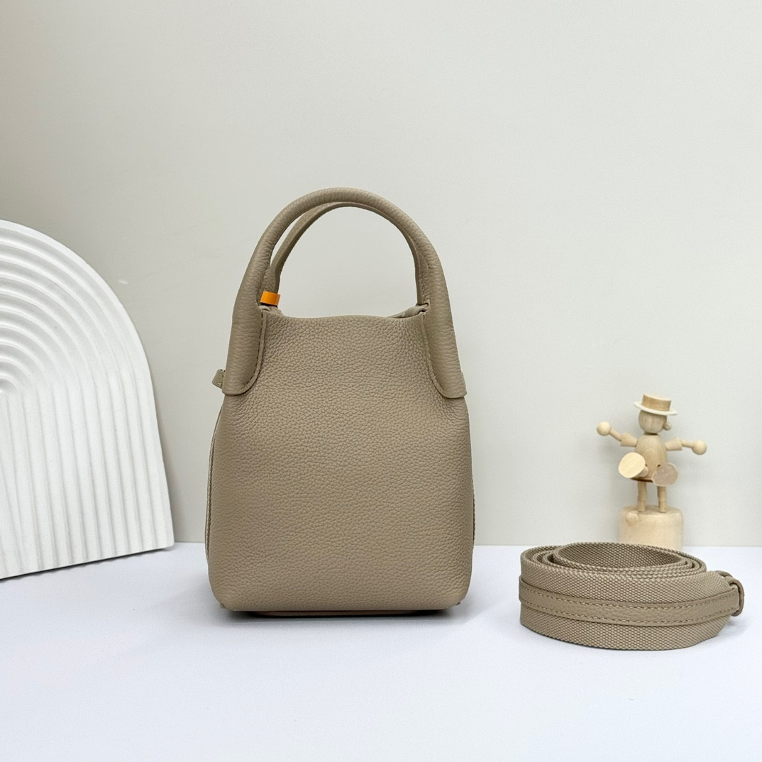 L0r0 P1ana Micro Bale bag Grained Calfskin 23 x 16 x 14 cm