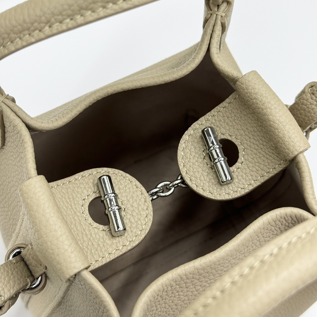 L0r0 P1ana Micro Bale bag Grained Calfskin 23 x 16 x 14 cm