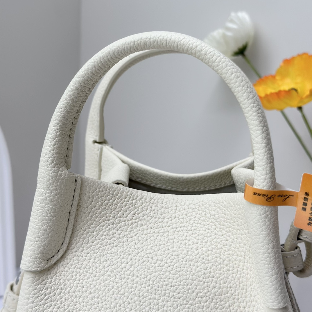 L0r0 P1ana Micro Bale bag Grained Calfskin 23 x 16 x 14 cm