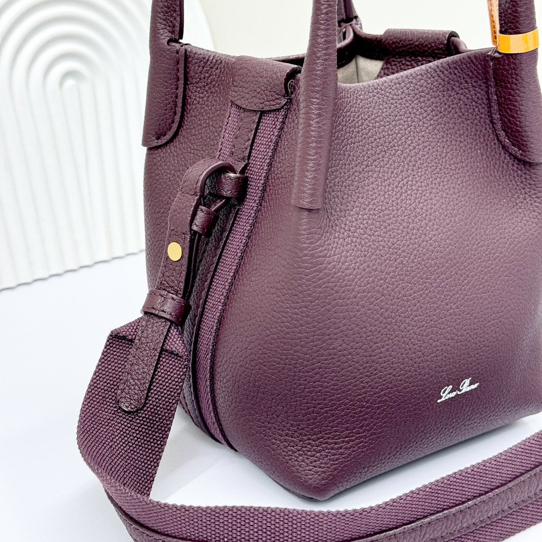 L0r0 P1ana Micro Bale bag Grained Calfskin 23 x 16 x 14 cm