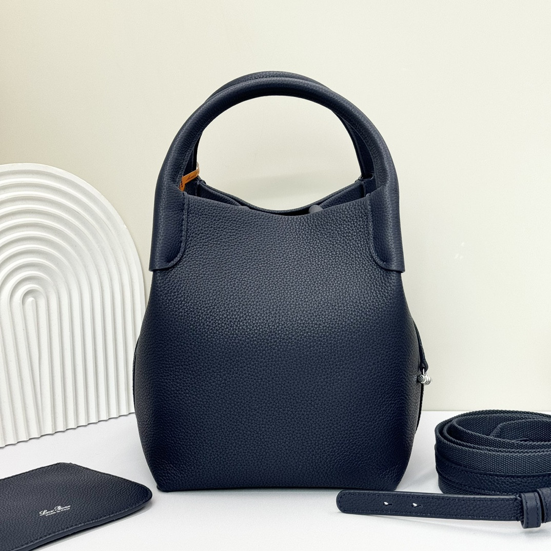 L0r0 P1ana Small Bale Bag Calfskin 17 x 17 x 21 cm