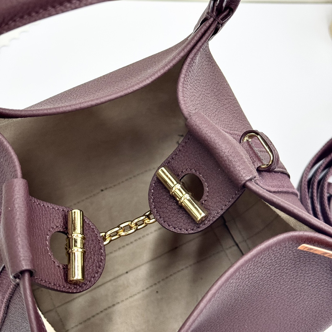 L0r0 P1ana Small Bale Bag Grained Calfskin 17 x 17 x 21 cm