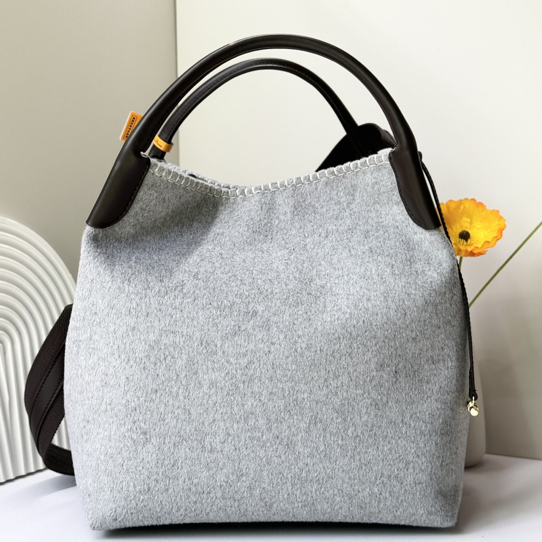 L0r0 P1ana Large Bale Bag 24 x 20 x 27 cm