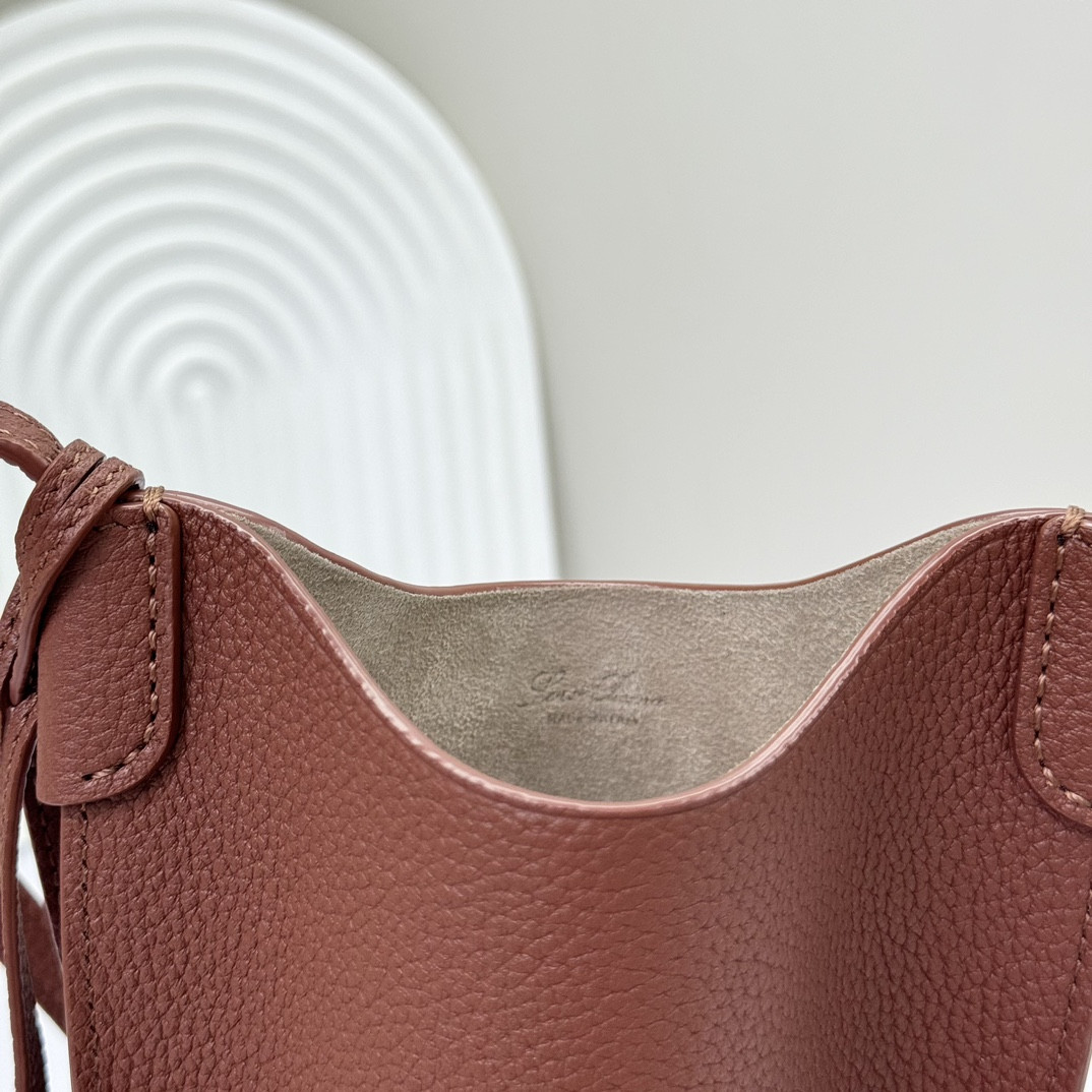 L0r0 P1ana Mini Bale Bag Calfskin 20x15x4cm