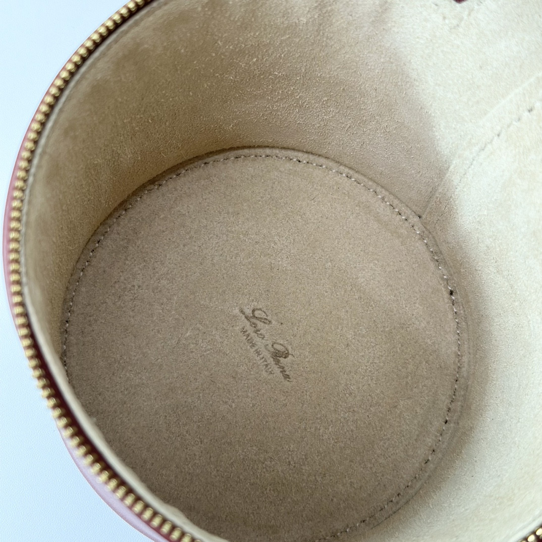 L0r0 P1ana Extra Case Smooth Calfskin 12 x16 x12cm