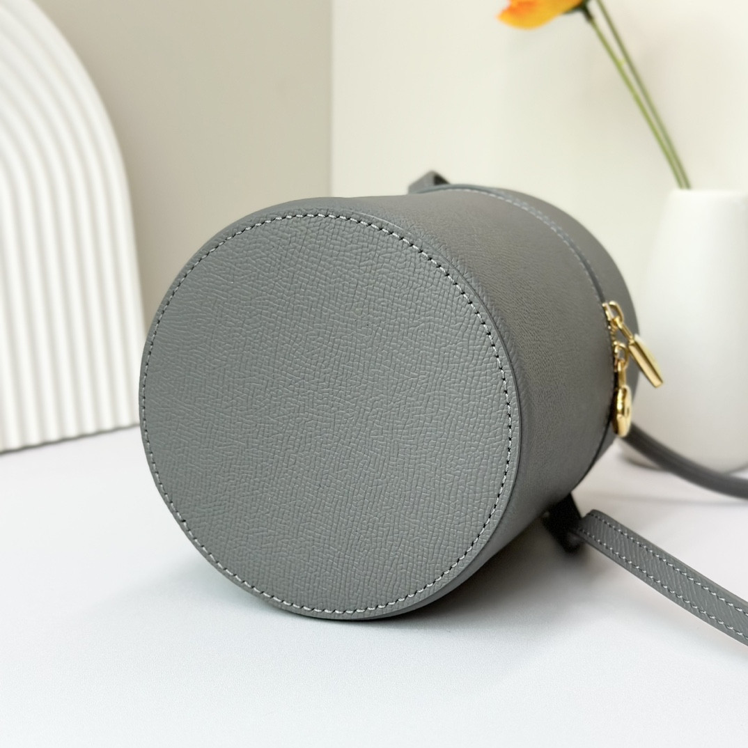 L0r0 P1ana Extra Case Textured Calfskin 12 x16 x12cm