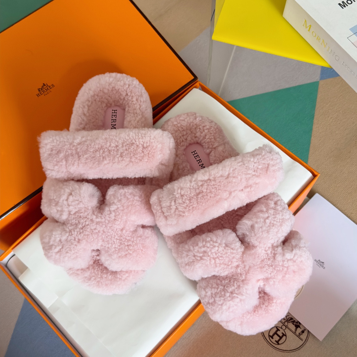 UA H**me5 Chypre sandal