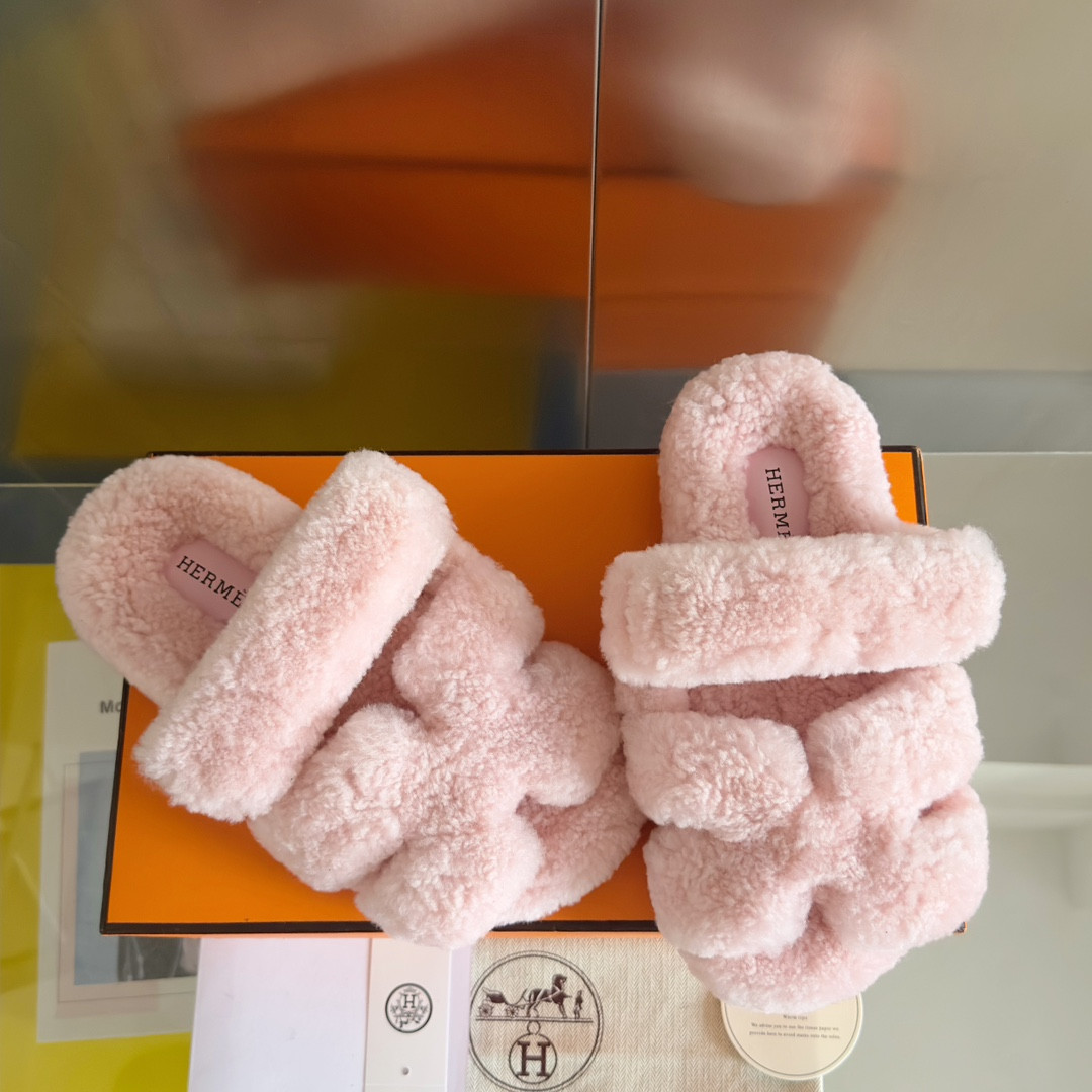 UA H**me5 Chypre sandal