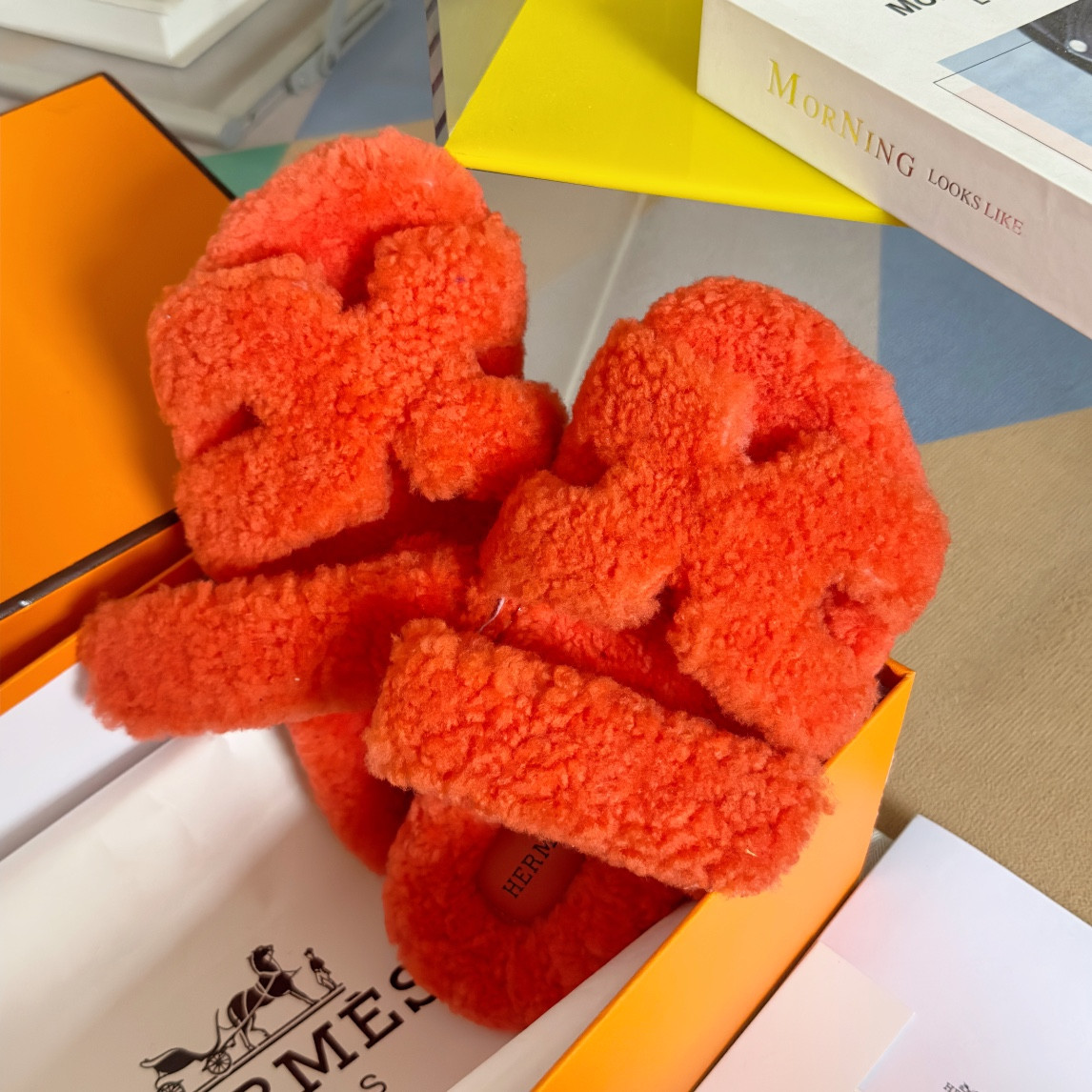 UA H**me5 Chypre sandal