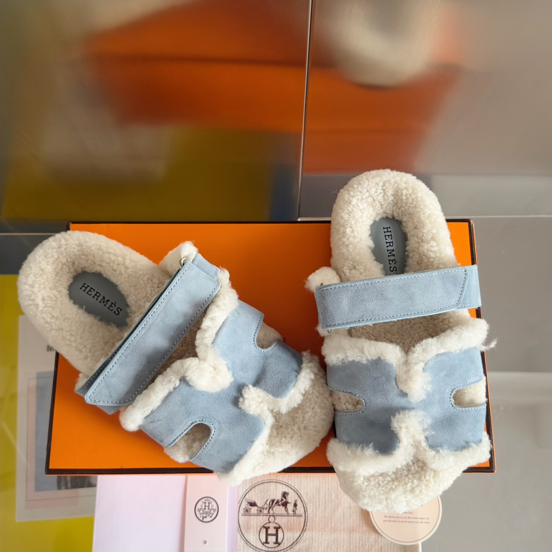 UA H**me5 Chypre sandal