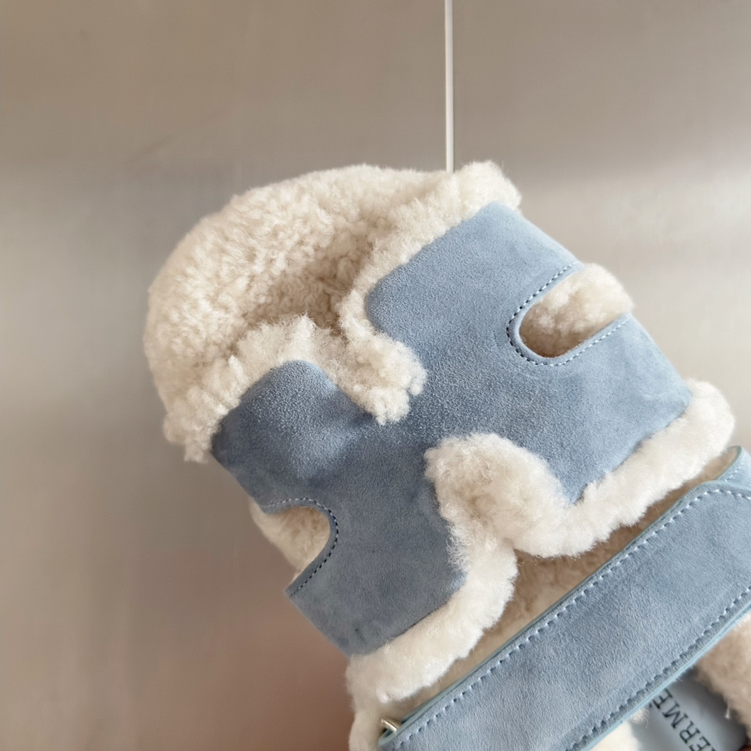 UA H**me5 Chypre sandal