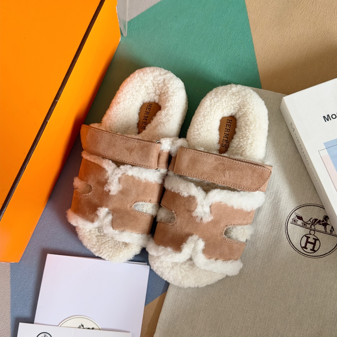 UA H**me5 Chypre sandal