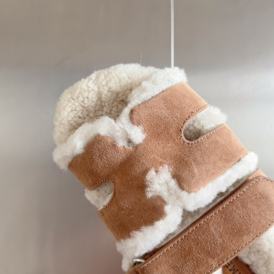 UA H**me5 Chypre sandal