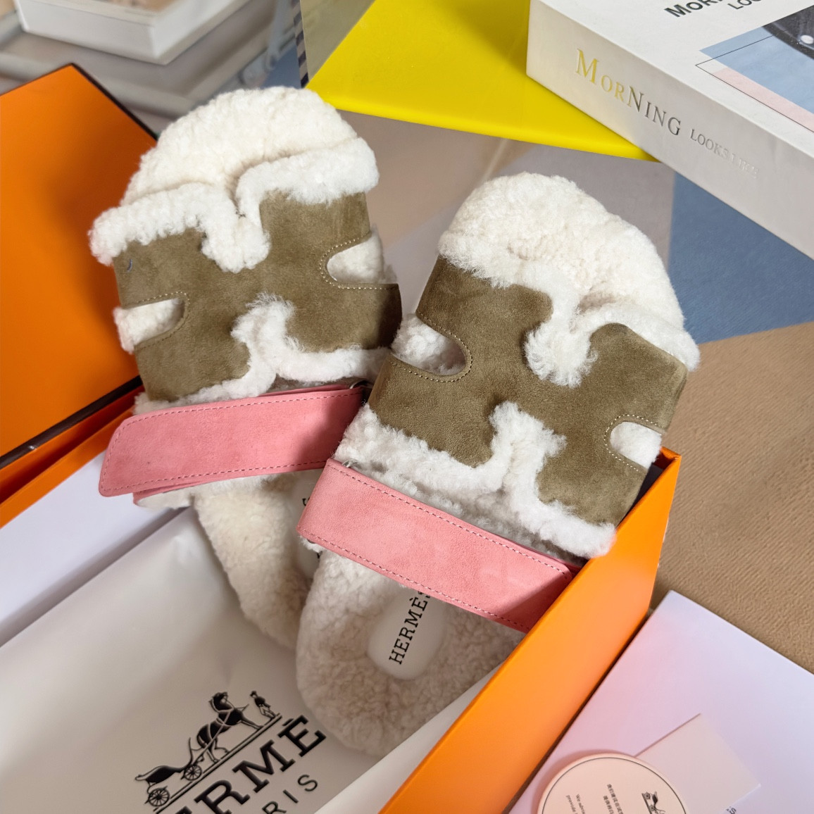 UA H**me5 Chypre sandal