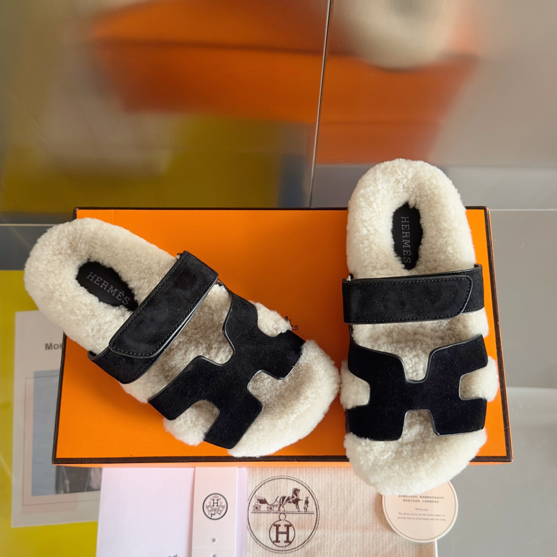 UA H**me5 Chypre sandal