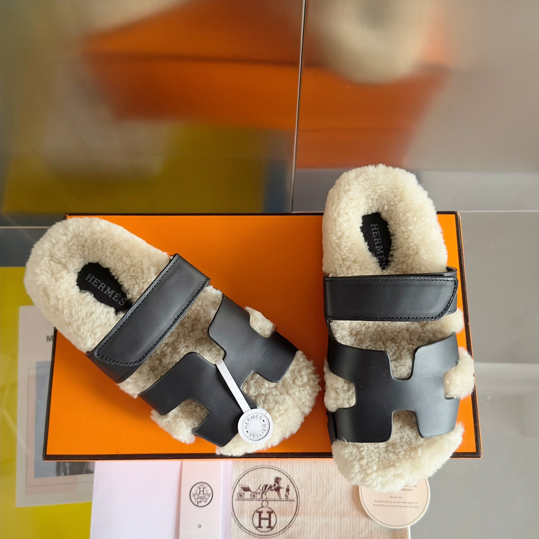 UA H**me5 Chypre sandal