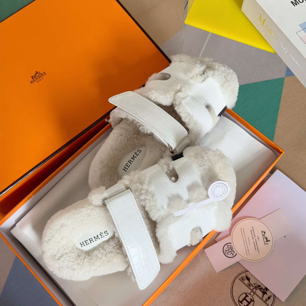 UA H**me5 Chypre sandal