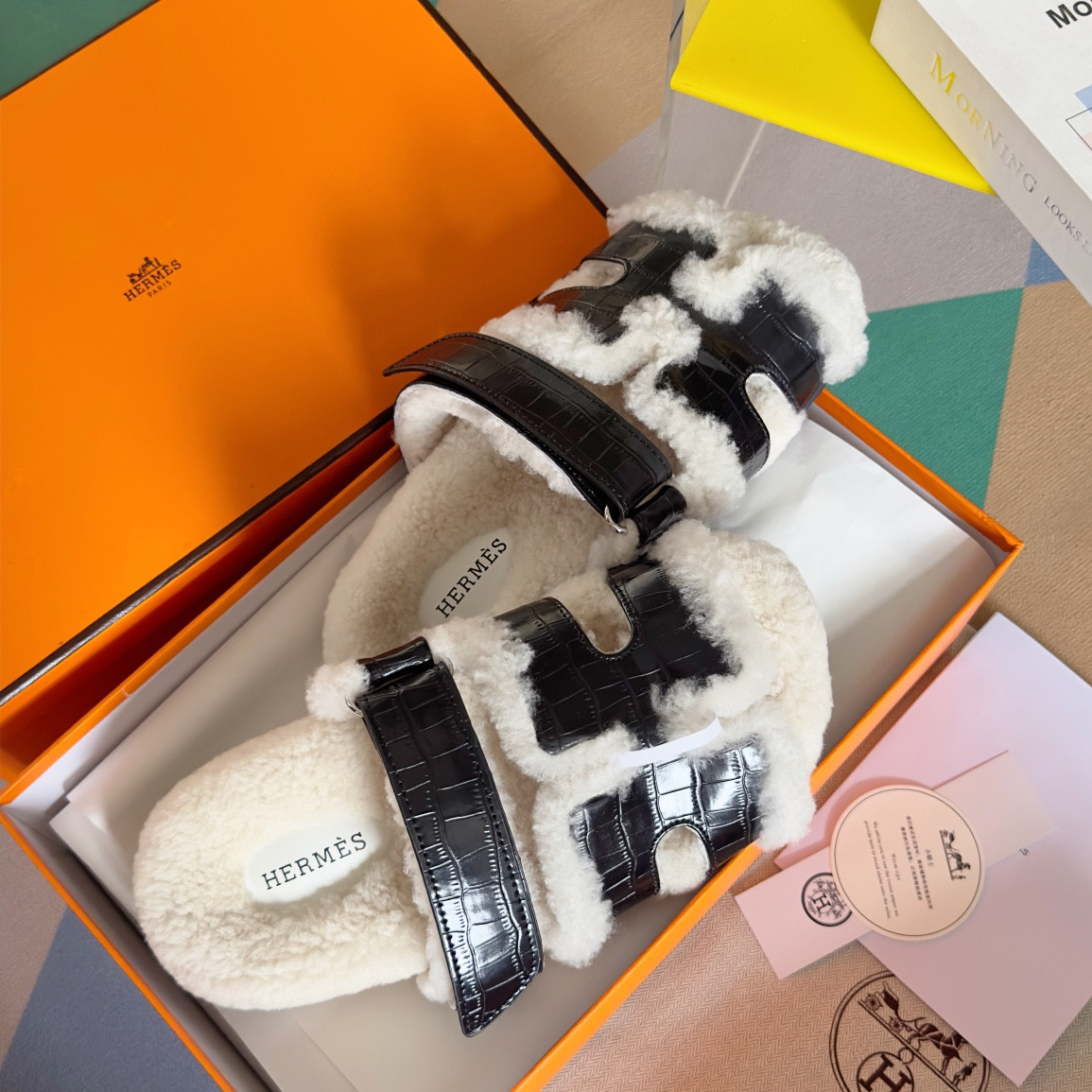 UA H**me5 Chypre sandal