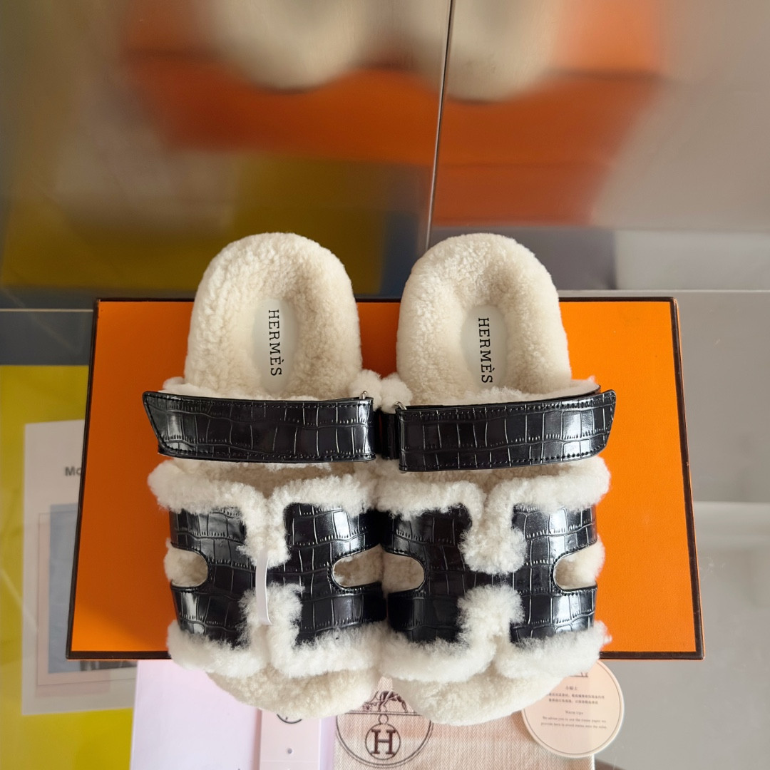 UA H**me5 Chypre sandal