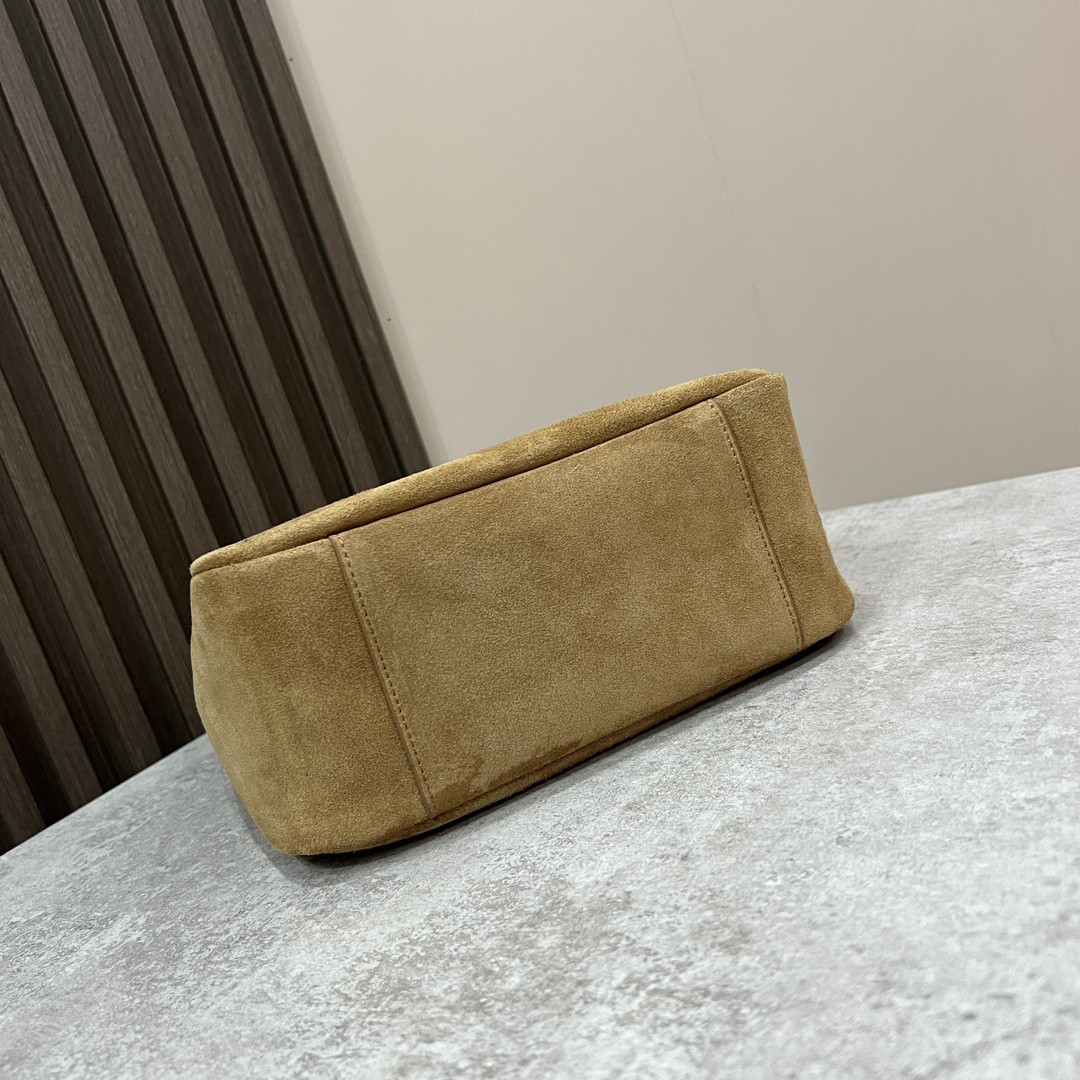 Y51 LE 5 À 7 23x22x8cm