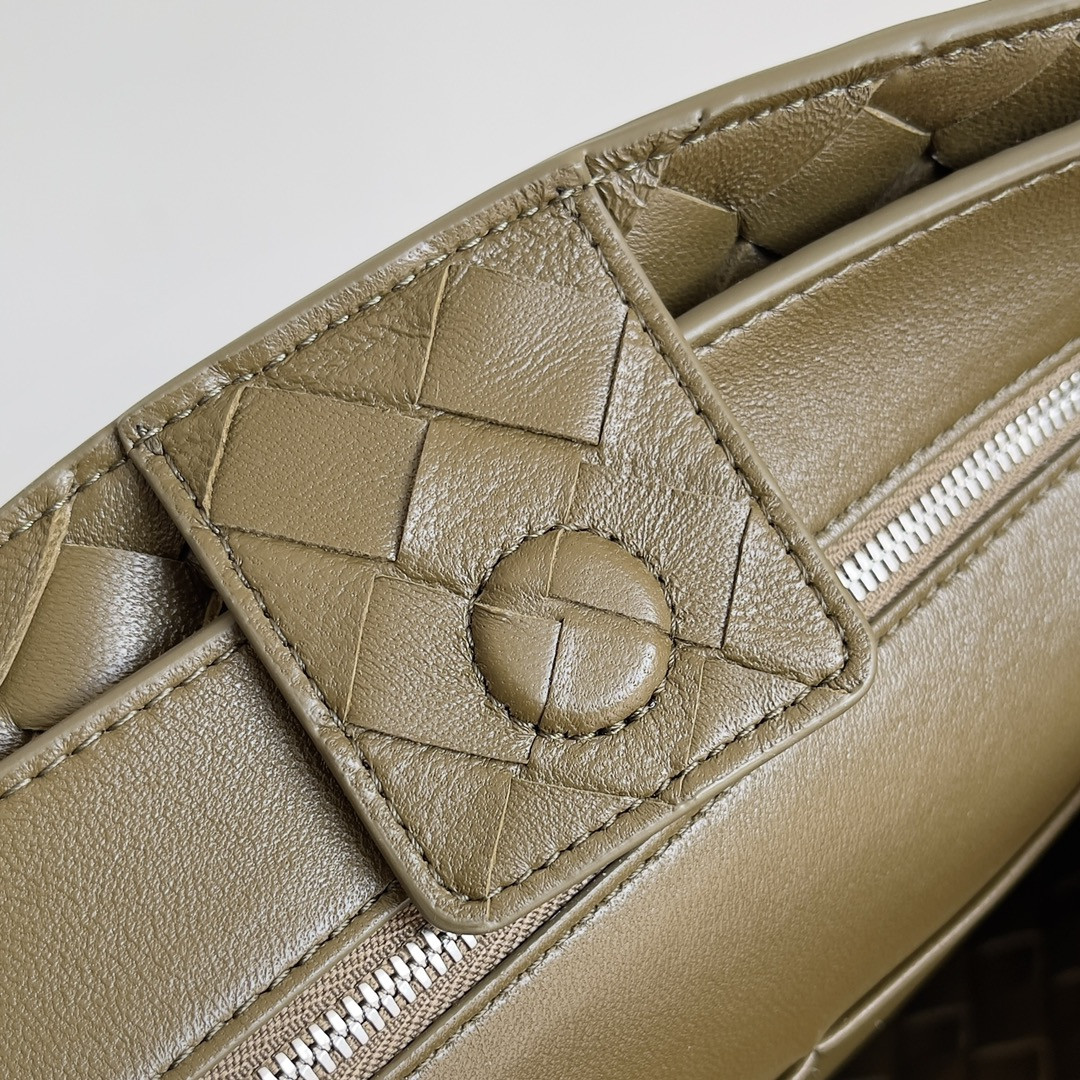 B0tt*ga Ven*ta Medium Andiamo 32x25x11CM