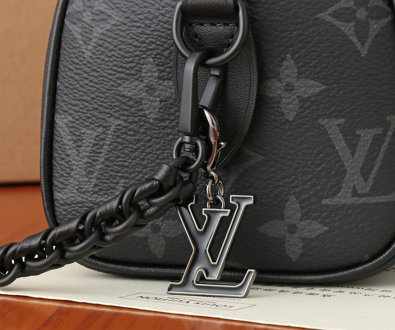 LV Speedy 18  M24606 18x12.5x11CM