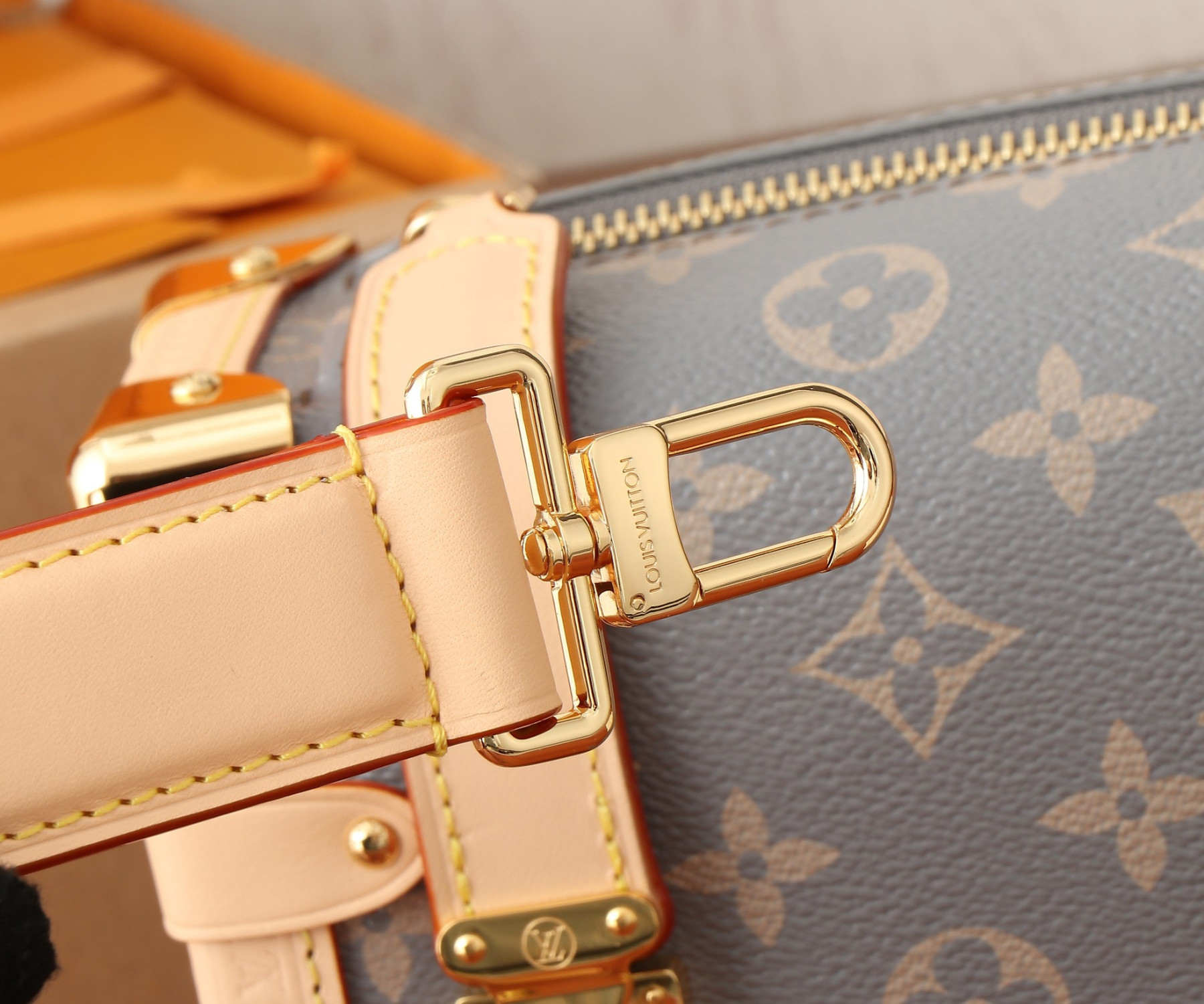 LV Side Trunk M12428 21x14x6CM