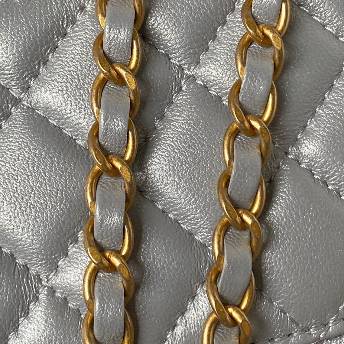 Ch**el MINI CLASSIC HANDBAG WITH TOP HANDLE 12 × 20 × 6 CM