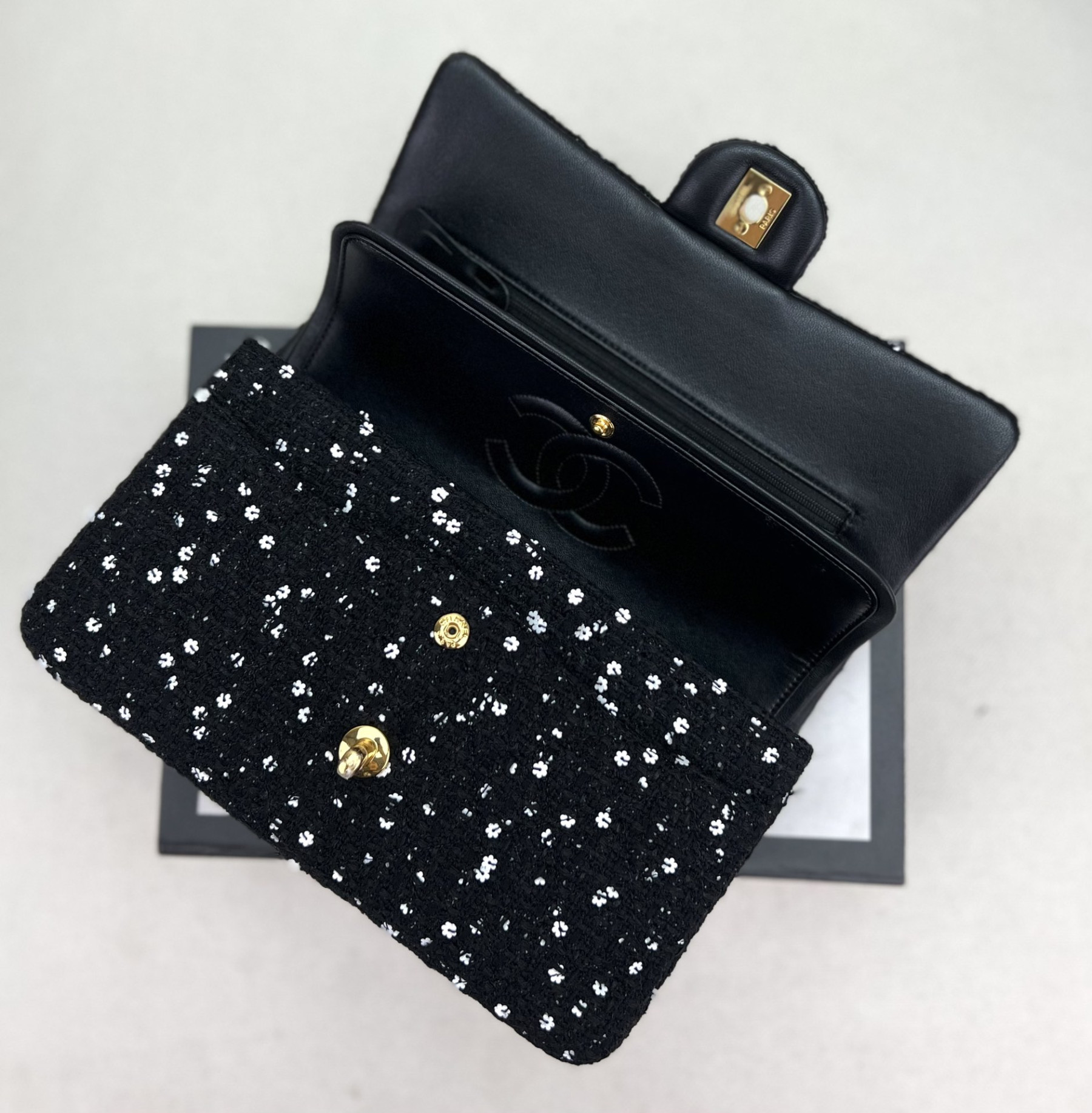 Ch**el Classic Flap Bag 25cm