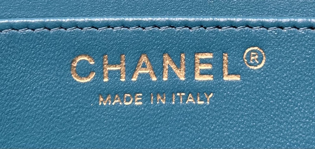 Ch**el Classic Flap Bag 20cm