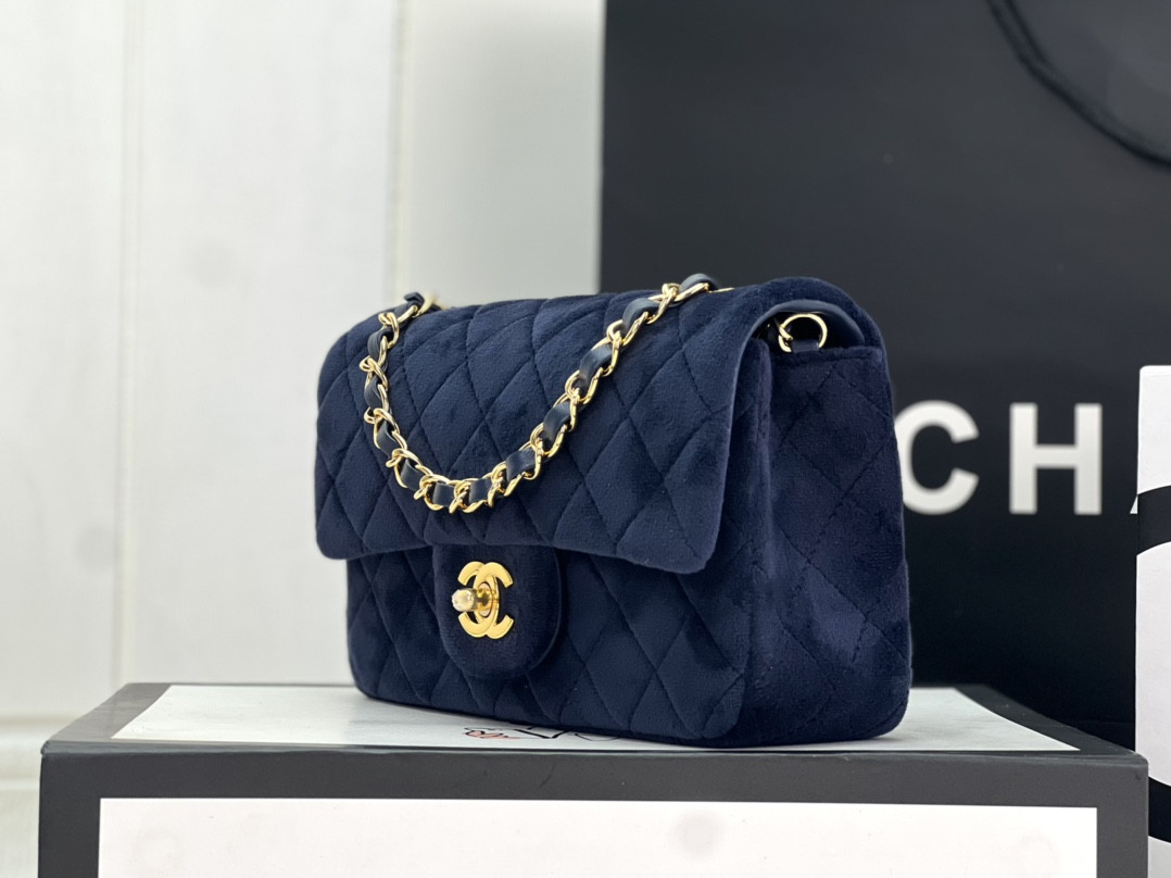 Ch**el Classic Flap Bag 20cm
