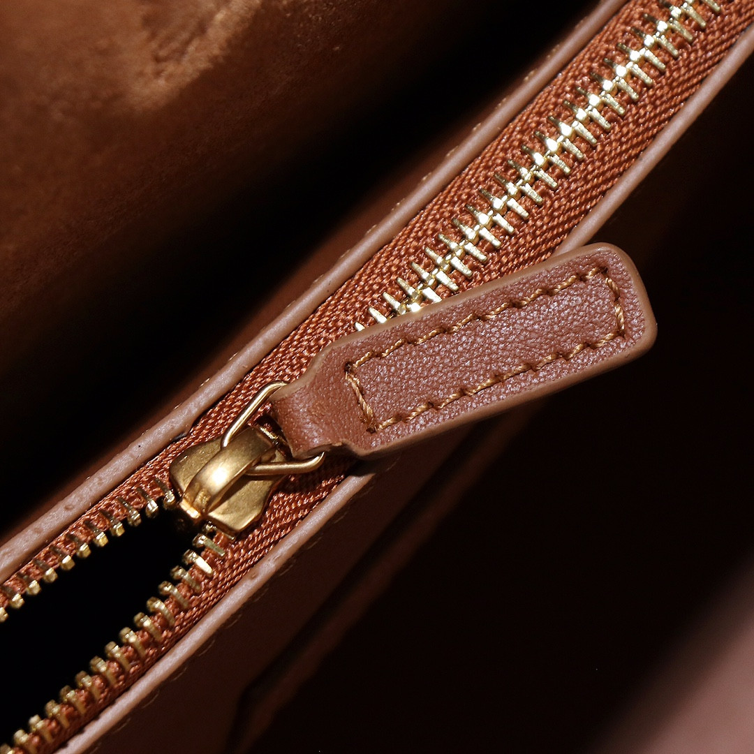 Y51 LE 5 À 7 23x22x8cm