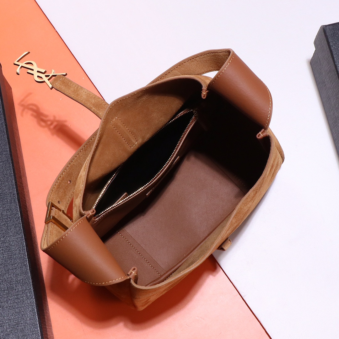 Y51 LE 5 À 7 23x22x8cm