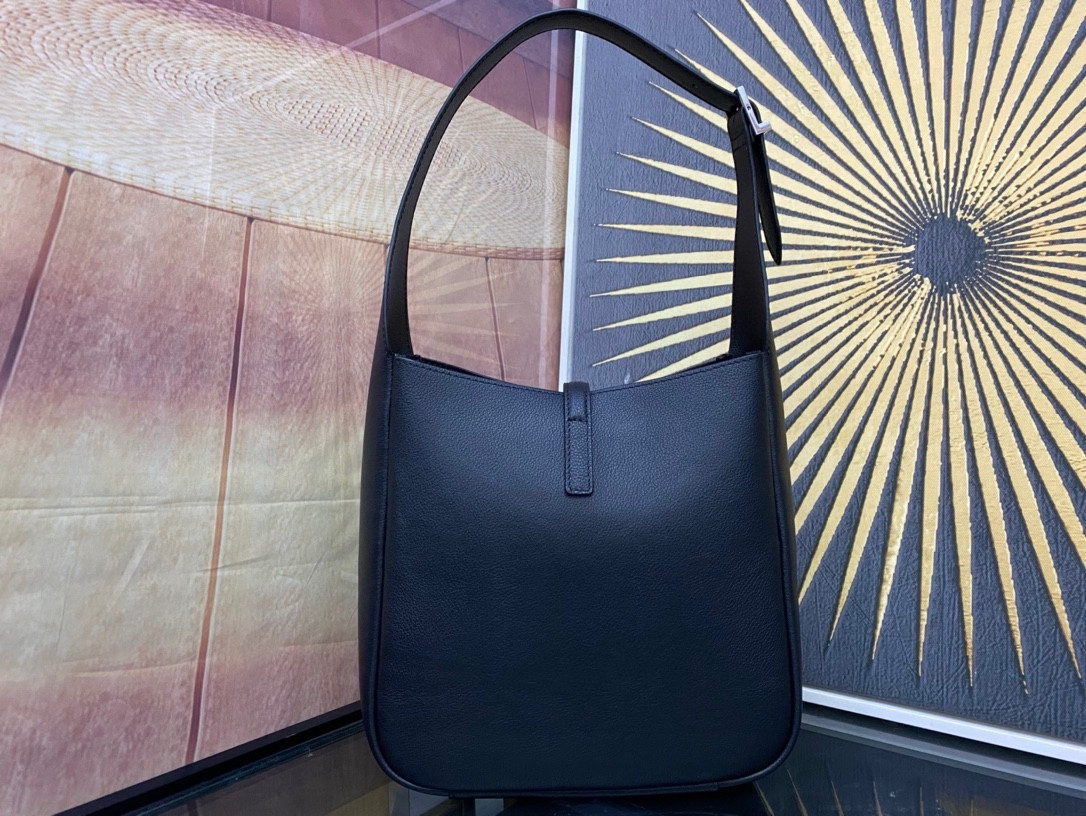 Y51 LE 5 À 7  23x22x8cm