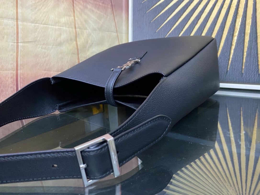 Y51 LE 5 À 7  23x22x8cm