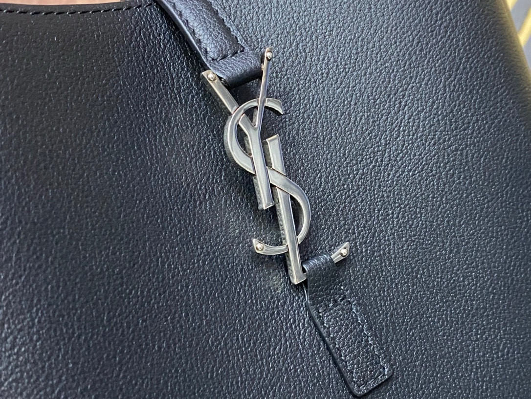 Y51 LE 5 À 7  23x22x8cm