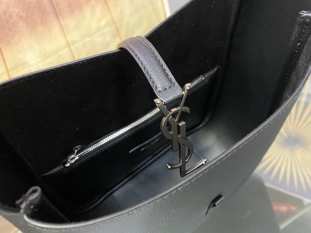 Y51 LE 5 À 7  23x22x8cm