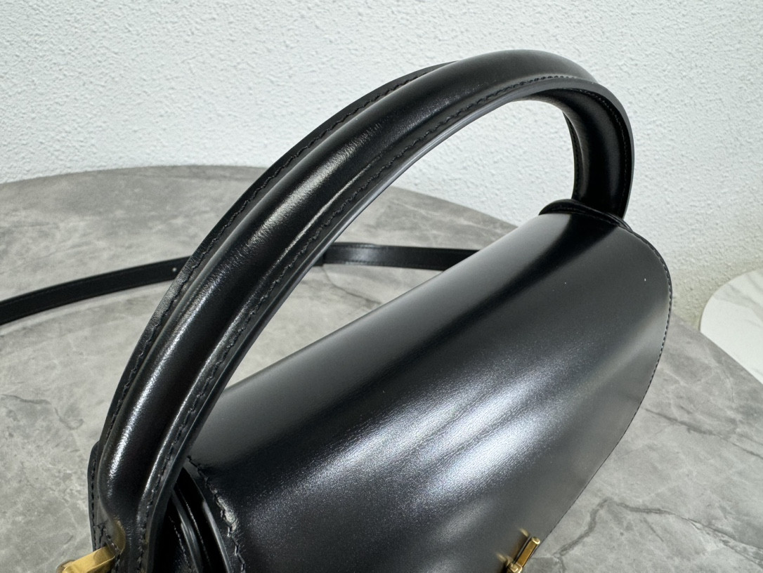 Y51 VOLTAIRE in BOX Sa1nt Lau*nt 24x15x5cm