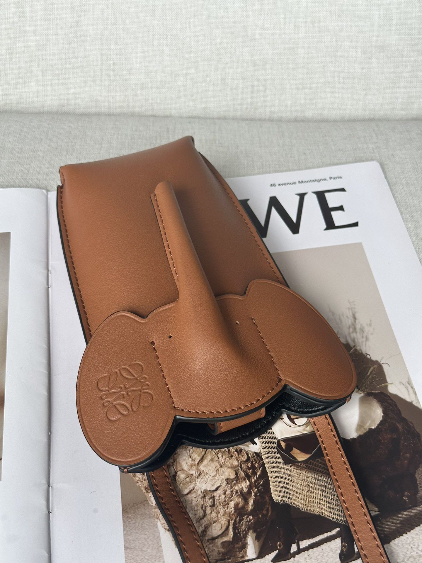 L0ew* Elephant Pocket in classic calfskin 18x8x4cm