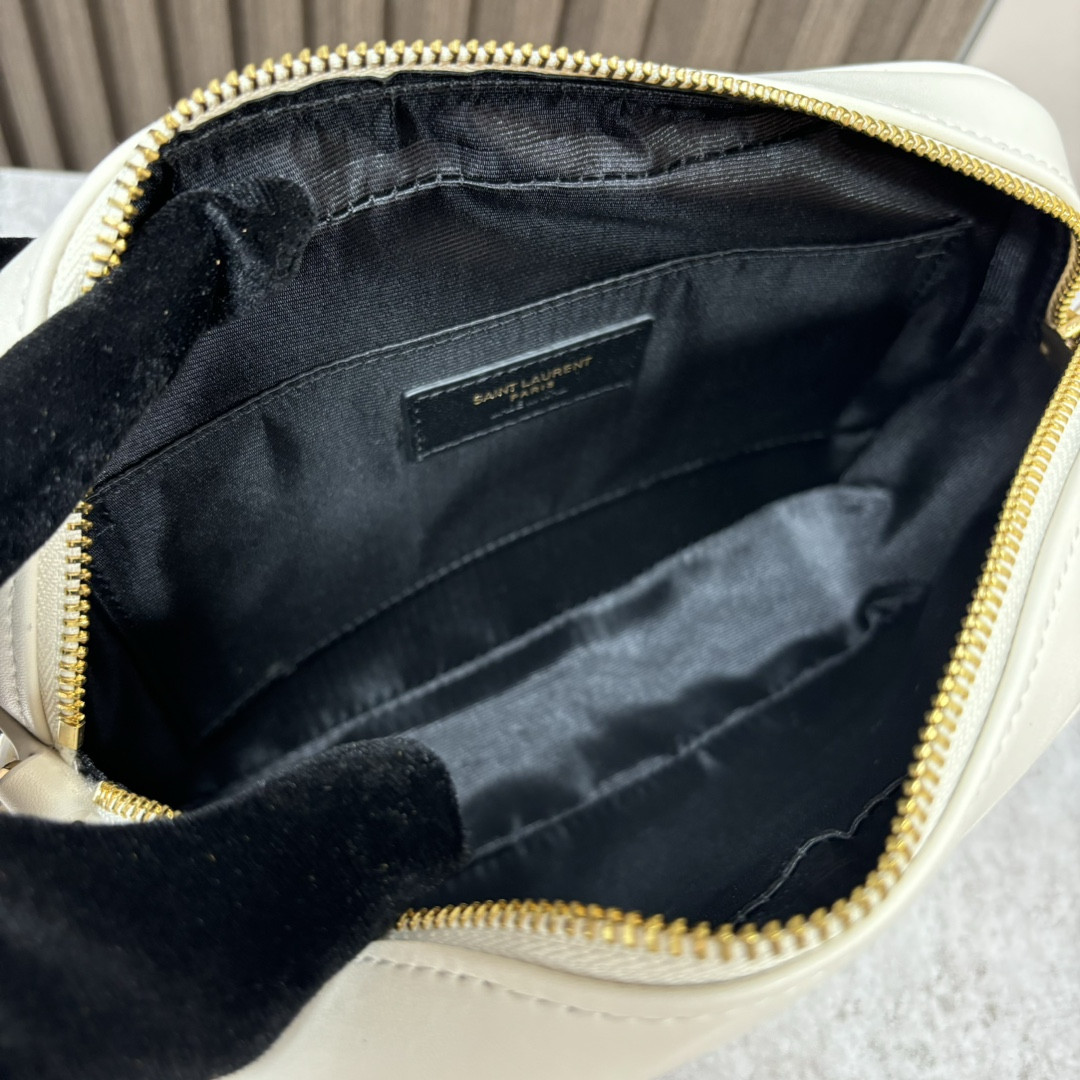 Y51 LOU camera bag in quilted leather 23x16x6cm