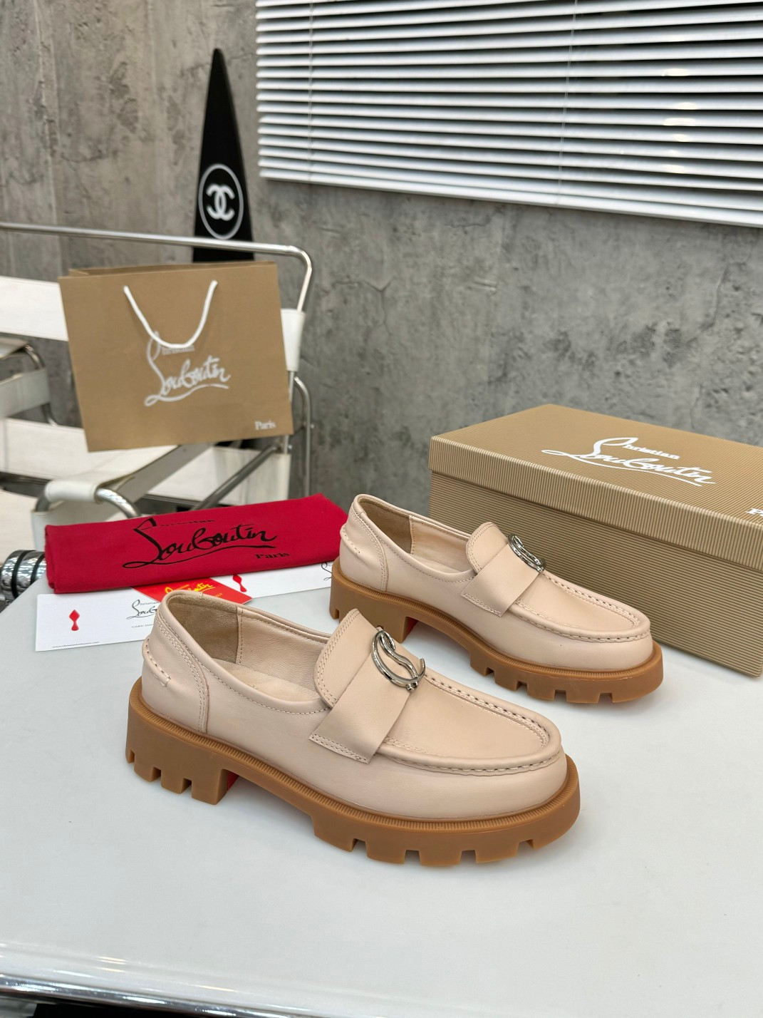 UA Chr1st1an Louboutin(CL) logo design,the latest runway version of the red-soled shoes